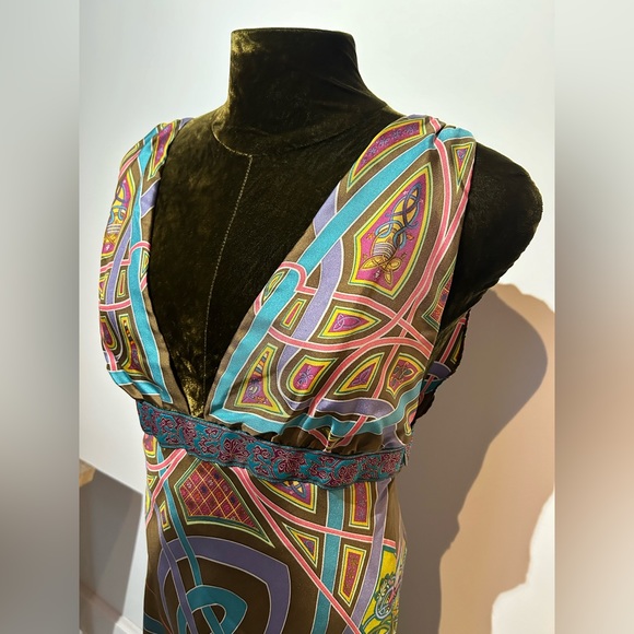 NWOT - Nicole Miller Collection - Celtic pattern 100% Silk dress, size 8 - Picture 2 of 4